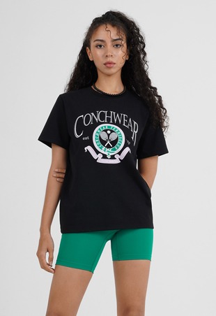 콘치 테니스 클럽 로고 티셔츠 (블랙)